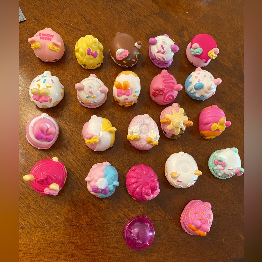 Num Noms lot of 22 Squishy Toys Set